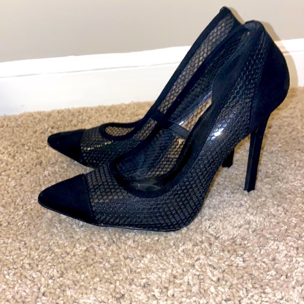 Olivia Ferguson Black Pumps